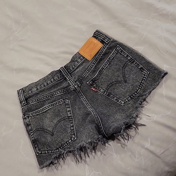 LEVI’S Women's 501 Original Denim Cutoff Shorts Size 25 - Picture 2 of 3